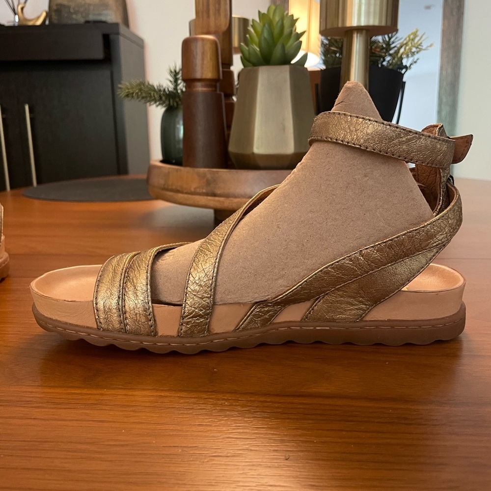 Born gold metallic ankle strap foot bed sandal in 8M.
